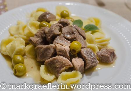 Vitello all’uccelletto – Kalbfleisch in Weisswein mit Orecchiette Vitello all’uccelletto – Kalbfleisch in Weisswein mit Orecchiette