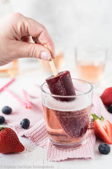Wildberry Rosé Sekt-Cocktail zum Mädelstag aka Valentinstag {Werbung für Henkell}