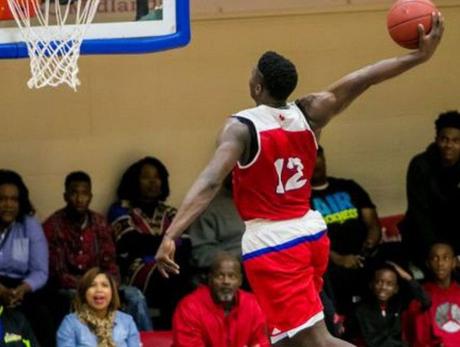 Kettenreaktion der Harlem Globetrotters und Studenten Kettenreaktion der Harlem Globetrotters und Studenten