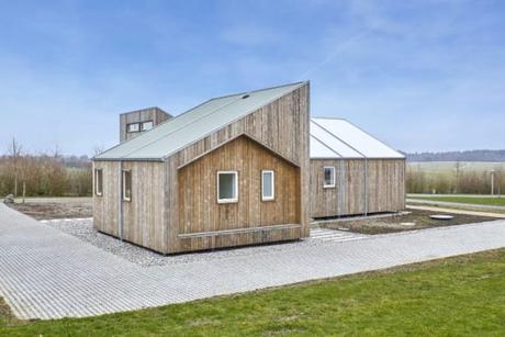 Öko aber oho: Nachhaltiges Modularhaus aus recycelten Materialien und Kebonyholz