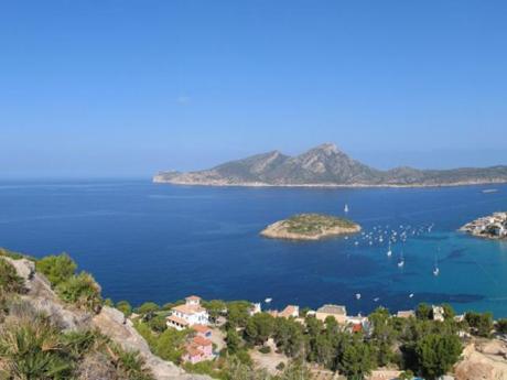 Im äussersten Westen der Insel Mallorca ist ein Schweizer bei einem Tauchgang gestorben. (Wikipedia)