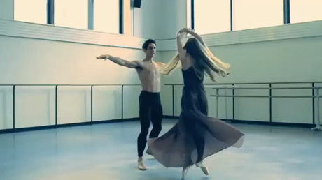 Janie Taylor : Ballett in Kleidern von Chloe