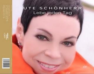 Sängerin Ute Schönherr beim 12. Kultursommer im Barkauer Land