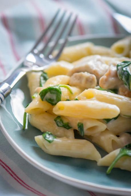 Knoblauch Spinat Pasta mit Putenstreifen Knoblauch Spinat Pasta mit Putenstreifen