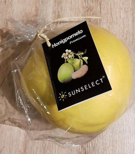Die 11 überflüssigsten Plastikverpackungen für Lebensmittel Unnötige Plastikverpackung für eine Honigpomelo