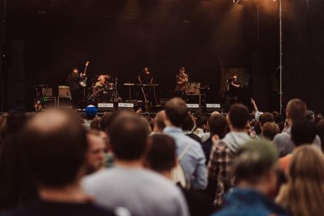 Girl Power & Beats – So war der erste Tag beim Maifeld Derby Girl Power & Beats – So war der erste Tag beim Maifeld Derby