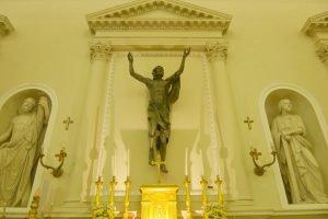 Basilica del Santo Marino Statue über Altar