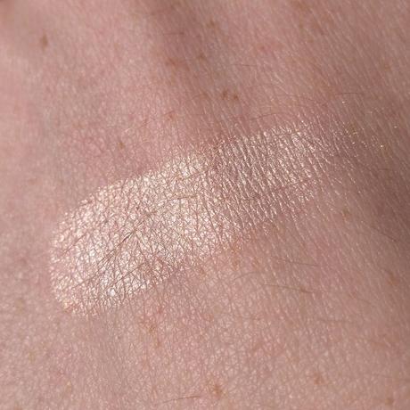 [Werbung] essence wanted: sunset dreamers marble highlighter 01 golden summer days (LE)
