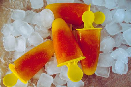 Fruchtige Mango-Papaya Popsicles