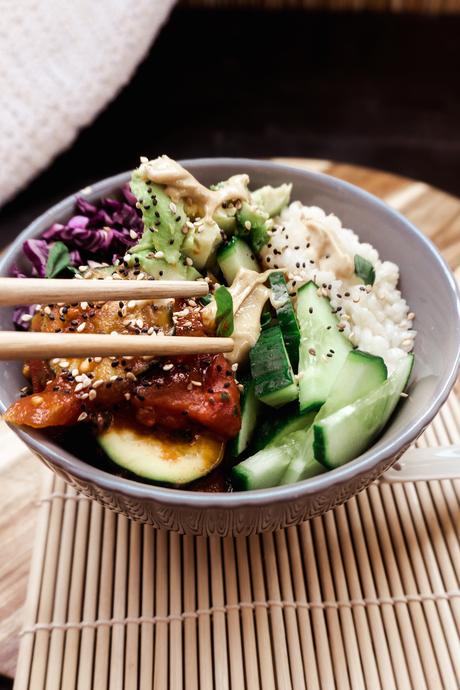 Eine Schüssel voller Glück – Buddha Bowl mit Reis und Gemüse