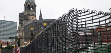 Berlin: nach der Mauer der Zaun!