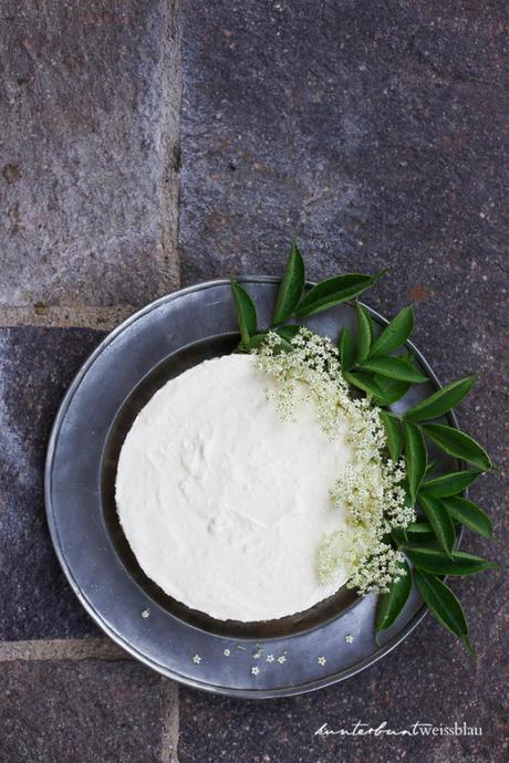 Holunder Joghurt Tarte mit Keksboden inkl. Buchvorstellung von „Meine kleine Küche am See“