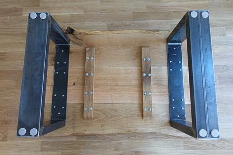 DIY Couchtisch selber bauen aus alten Holzbohlen DIY Couchtisch selber bauen aus Holzbohlen