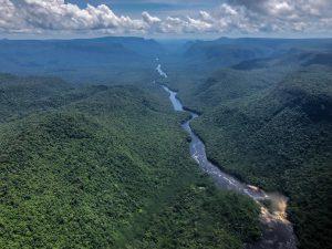 Flusslandschaft aus dem Flugzeug heraus- © David DiGregorio