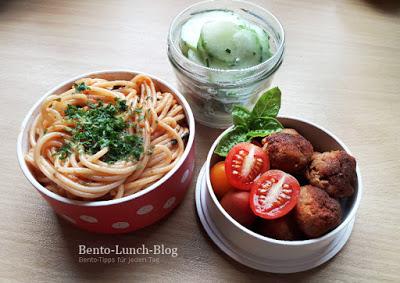 Bento #184: Spaghetti Napoli und Tofu-Seitan-Bällchen