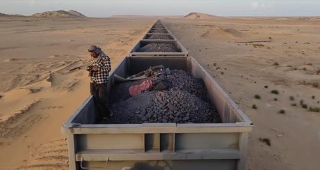 Schwarzfahrer auf dem längsten Zug der Welt – Quer durch die Sahara