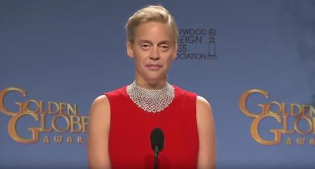 Jemand hat Steve Buscemis Gesicht auf Jennifer Lawrence Körper gebeamt Jemand hat Steve Buscemis Gesicht auf Jennifer Lawrence Körper gebeamt