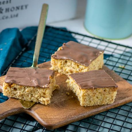 Saftiger Marzipan Nuss Kuchen vom Blech Saftiger Marzipan Nuss Kuchen vom Blech