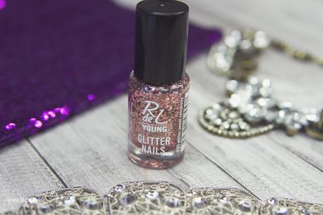 RdeL Young - Glitter Nails 