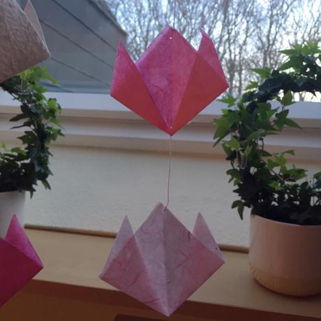 Frühlings- und Osterzeit: Kinderleichte Origamitulpen – oder – Für mich regnet‘s rosa Tulpen