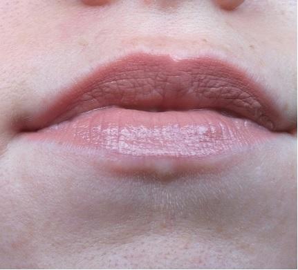 [Werbung] Manhattan Moisture Renew Lipstick 200 Cream Nude