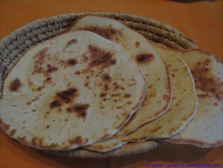 Naan (Indisches Fladenbrot) Naan (Indisches Fladenbrot)