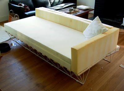 diese schöne sofa entstand aus einem alten bett von ikea,...