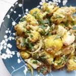 Salat von geröstetem Blumenkohl mit Curry, Ei und Linsen