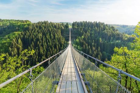 Günstiger Familienurlaub in Deutschland Hängebrücke Geierlay