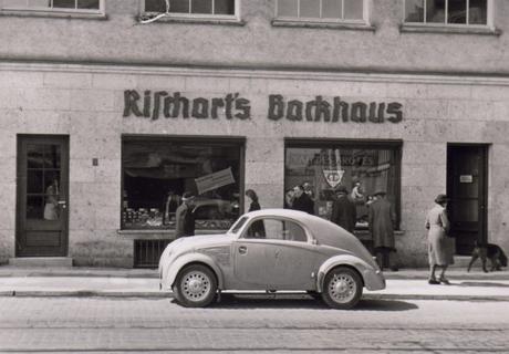 Rischart Baeckerei Geschichte - 1950 ca Fraunhoferstr mit Auto