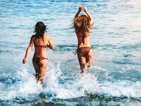 Bademode – Der perfekte Bikini für jede Figur – Anzeige Bademode – Der perfekte Bikini für jede Figur – Anzeige