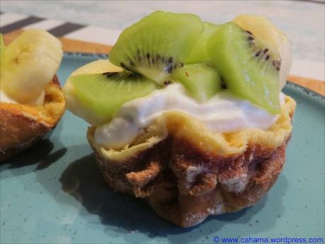 Pfannkuchen-Körbchen mit Kiwi und Banane