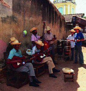Straßenmusiker in Kuba (© Cubanisches Fremdenverkehrsamt)