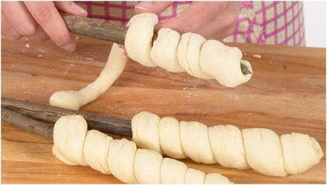 Schneller Stockbrotteig ohne Hefe Schneller Stockbrotteig ohne Hefe