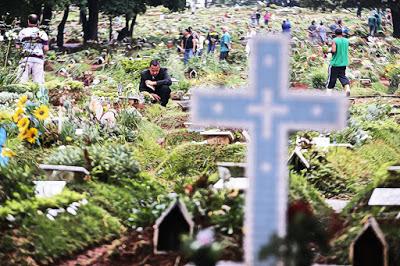 Totengräber in São Paulo am Rande ihrer Leistungsfähigkeit