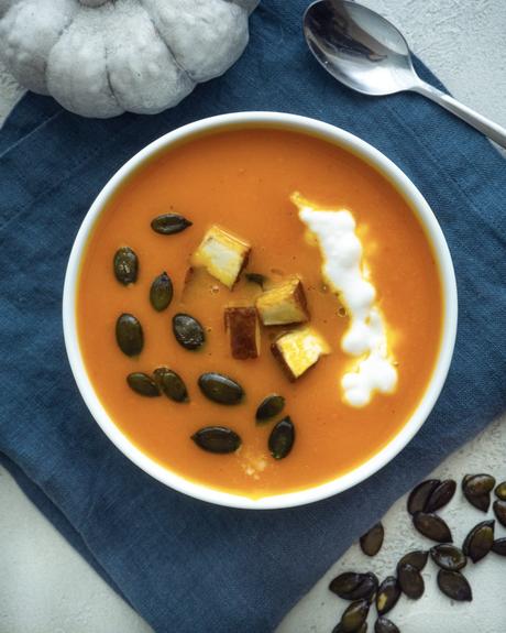 Cremige Kürbissuppe mit Kokosmilch Cremige Kürbissuppe mit Kokosmilch