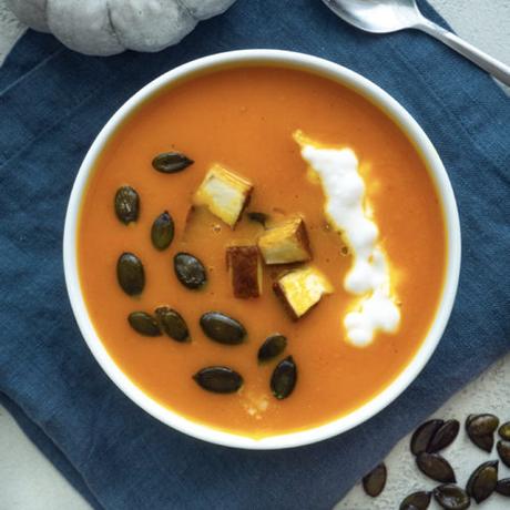 Cremige Kürbissuppe mit Kokosmilch Cremige Kürbissuppe mit Kokosmilch