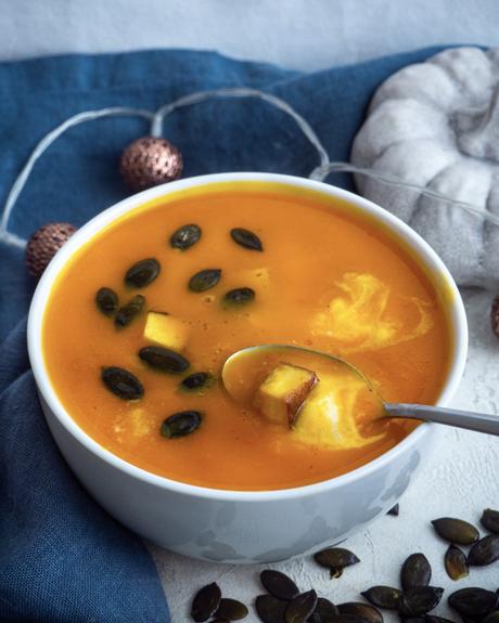 Cremige Kürbissuppe mit Kokosmilch Cremige Kürbissuppe mit Kokosmilch