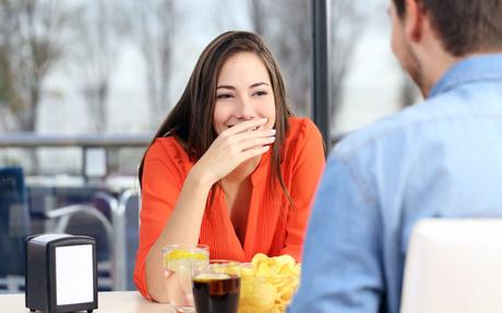 Schüchternheit überwinden – 9 Tipps gegen Nervosität beim Flirten