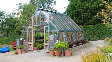 Gewächshaus Klein – Ratgeber Gewächshäuser für Garten, Terrasse und Balkon Es gibt unterschiedliche Materialien zur Konstruktion des Gewächshauses klein.
