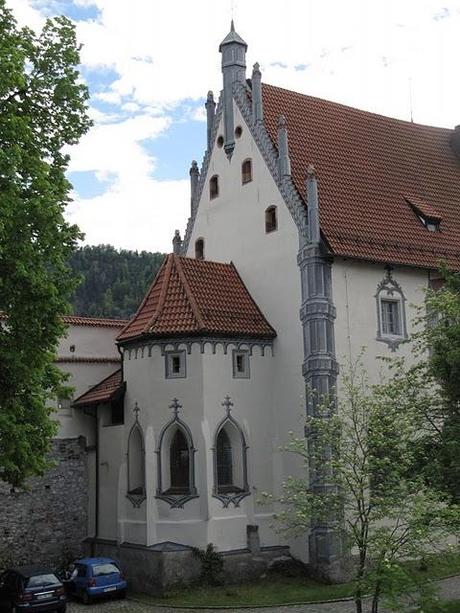 Füssen, Hohes Schloss:Terrassengarten und Veitskapelle als neue Sehenswürdigkeiten
