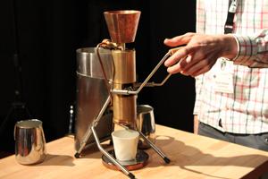 Wouter Stratman erfindet die Espressomaschine neu. Im Retro-Design.