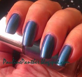 Essence - Make me Holo (Nails in Style-LE)