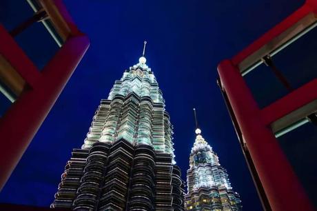 Die 8 wichtigsten Sehenswürdigkeiten in Kuala Lumpur Blick auf die Petronas Tower