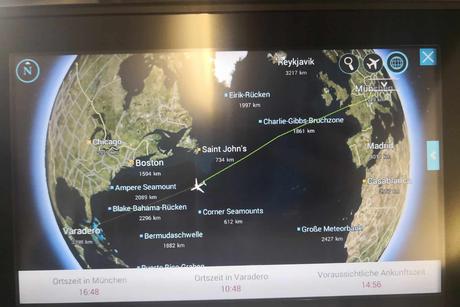 Breslaus bewegte Geschichte Karte zeigt im Bord Entertainment des Flugzeugs die Flugroute