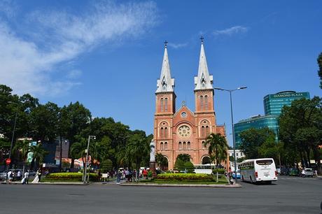 Religionen in Vietnam – Vielfalt zwischen Tradition und Moderne Religionen in Vietnam – Vielfalt zwischen Tradition und Moderne