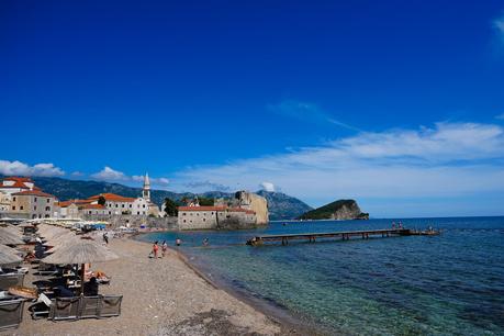 Digitaler Nomade in Tansania: Arbeiten zwischen Serengeti und Sansibar Stadtstrand Budva