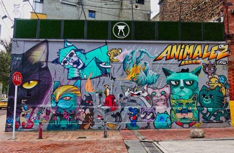 Tallinn: Die 10 besten Sehenswürdigkeiten Graffiti mit Katzen zieren eine Wand in Bogota