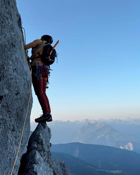 Eis, Fels, Weitblick: Hochkalter & Blaueisspitze übers Blaueis Die längsten Tage des Jahres gehören den längsten Touren in den Heimatbergen 🫶🏻🌅 #windlegergrat