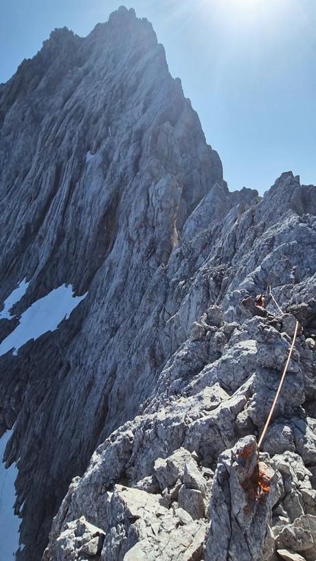 Jubiläumsgewinnspiel: 10 Jahre Berghasen 14 hours of wild and lonely climbing summed up in 20 seconds. What a day! 🫶🏻🤩 #windlegergrat
